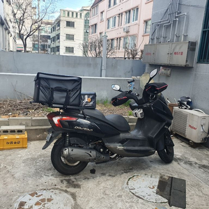 다운타운 배달용 오토바이