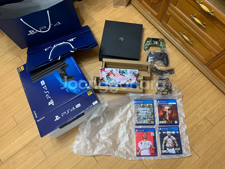 플스4 프로 1TB 7218모델--0