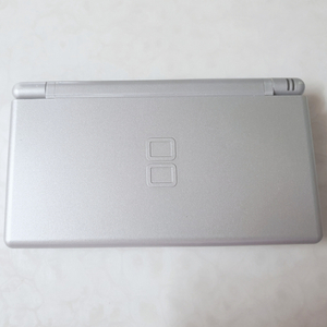 닌텐도 Ds lite 실버판매합니다~ (동물의숲 포함)