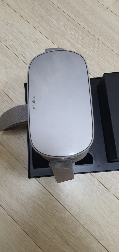 vr오큘러스고 새것 팝니다--1