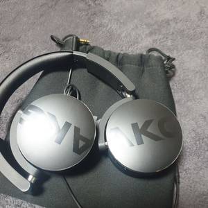 akg y50 거의 새것 팔아요