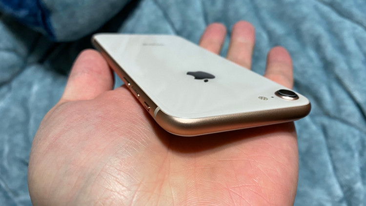 아이폰8 골드 256기가 팝니다!--5