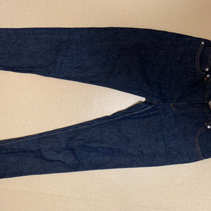 A.P.C. Jean Etroit Court (30)