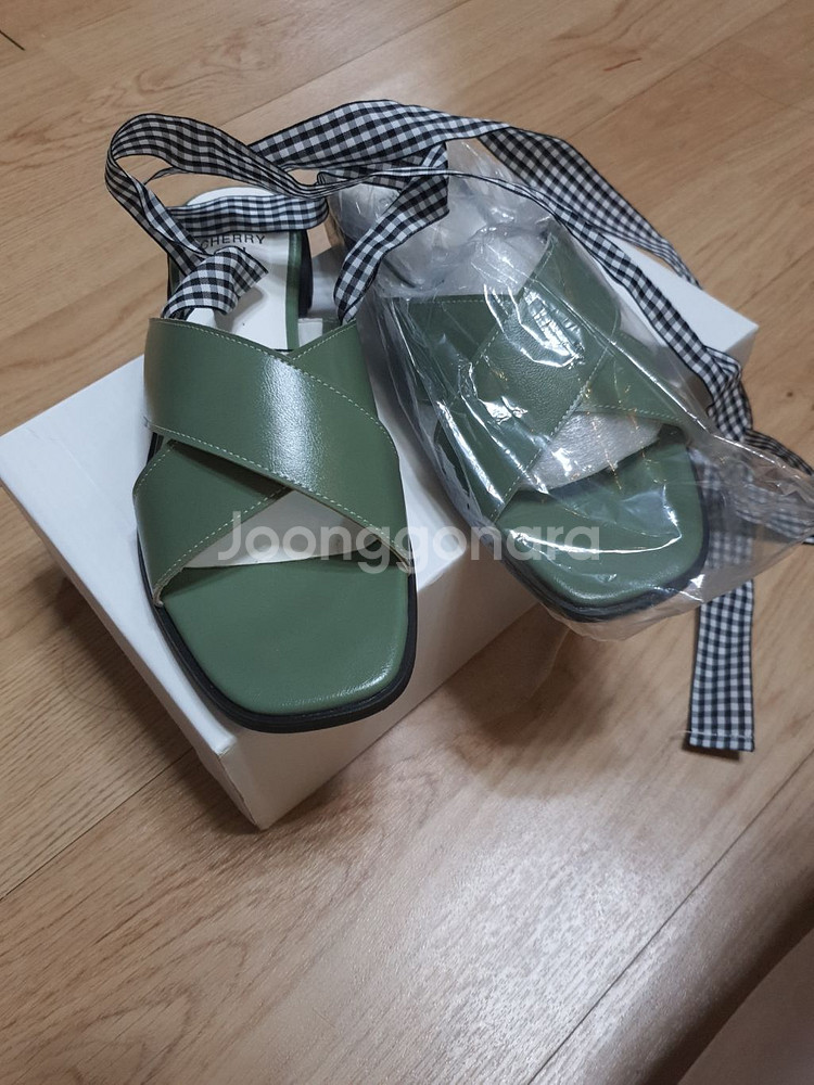 체크스트랩 샌들--0