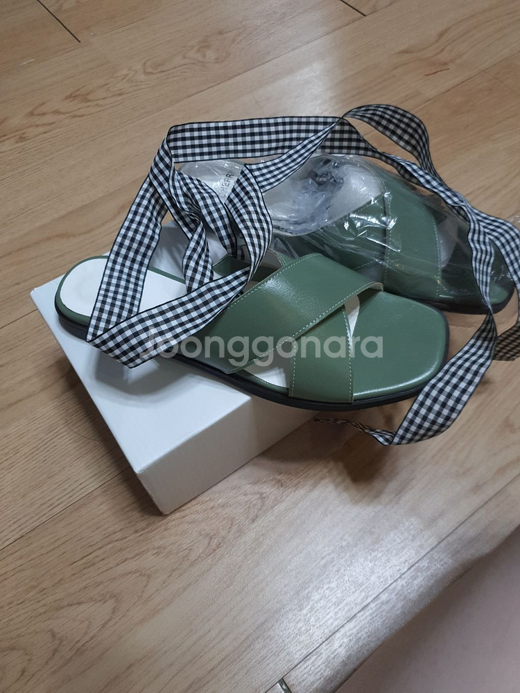 체크스트랩 샌들--1