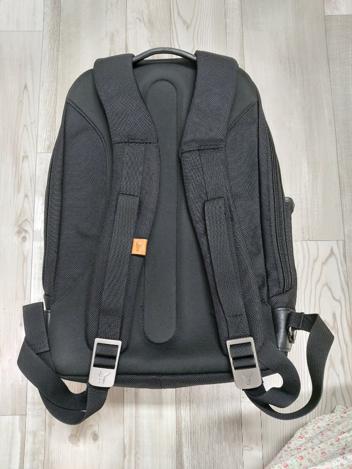 (판매완료) 몽카바 백팩(노트북수납)--1