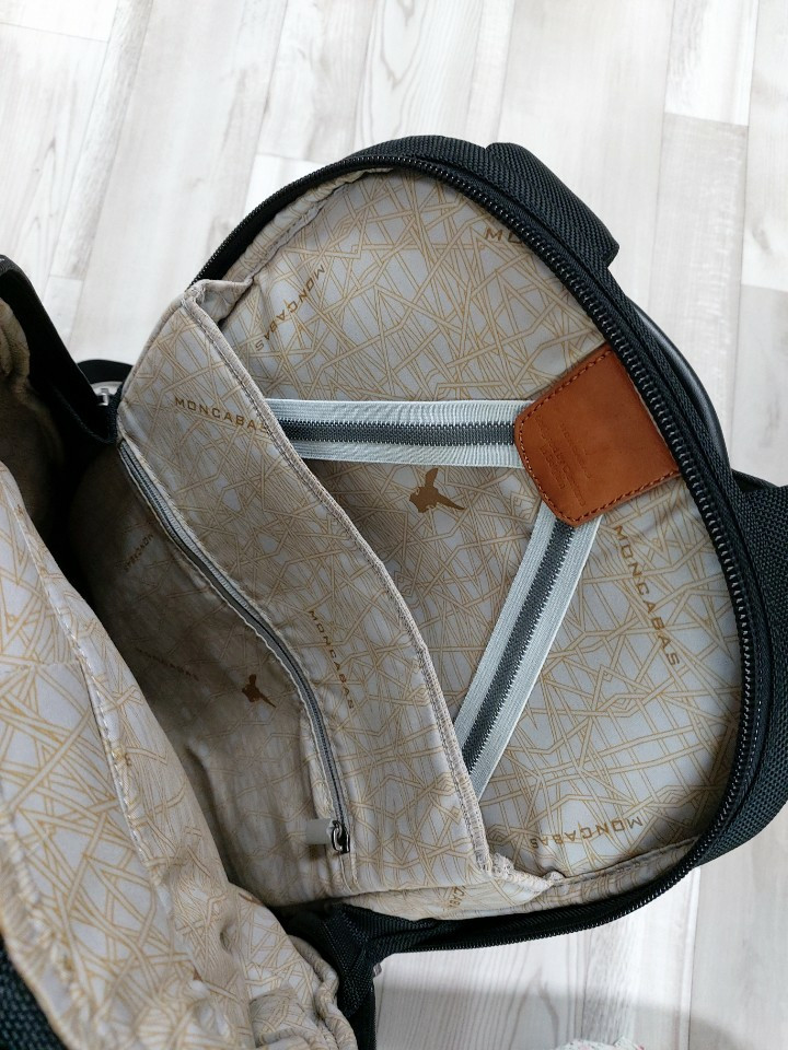 (판매완료) 몽카바 백팩(노트북수납)--2