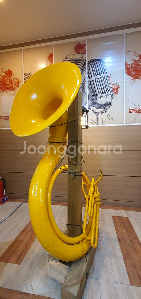 인테리어 홍보용악기(수자폰.첼로,테너색소폰)--0