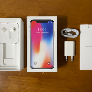 아이폰 x(스그) 256기가 팝니다. 상태S급 풀박스