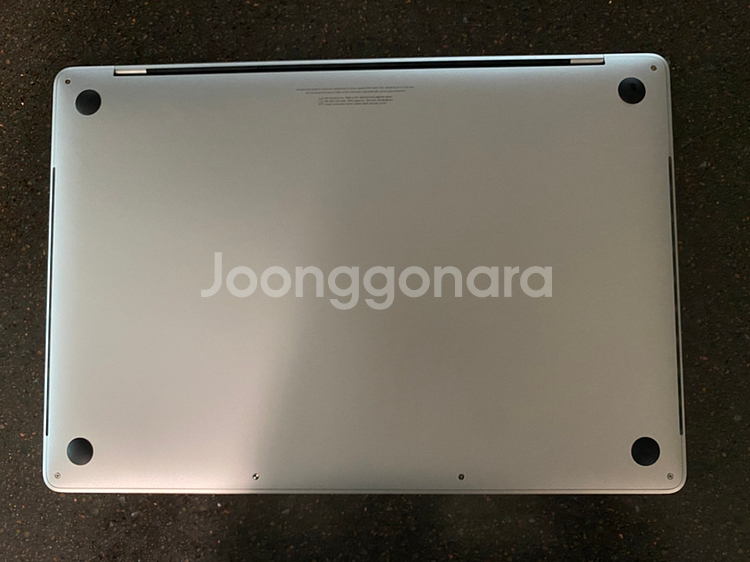 2017 맥북프로 15인치 터치바 기본형 실버 팝니다--2