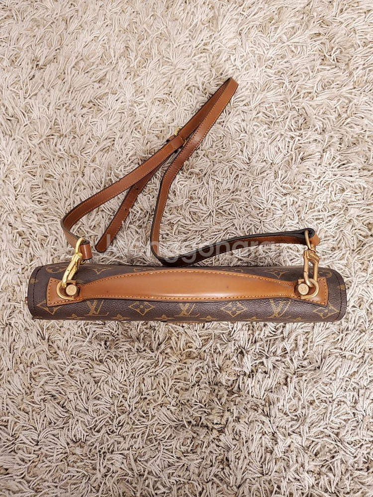 루이비통 숄더 크로스백 새상품--2