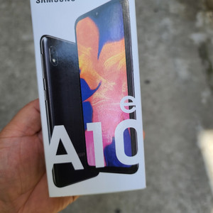 갤럭시 a10e 8만원에 팝니다 3일되서 흠집없습니다