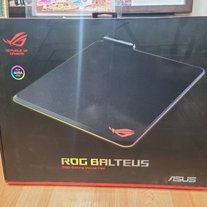 ASUS ROG BALTEUS 마우스 패드 팝니다