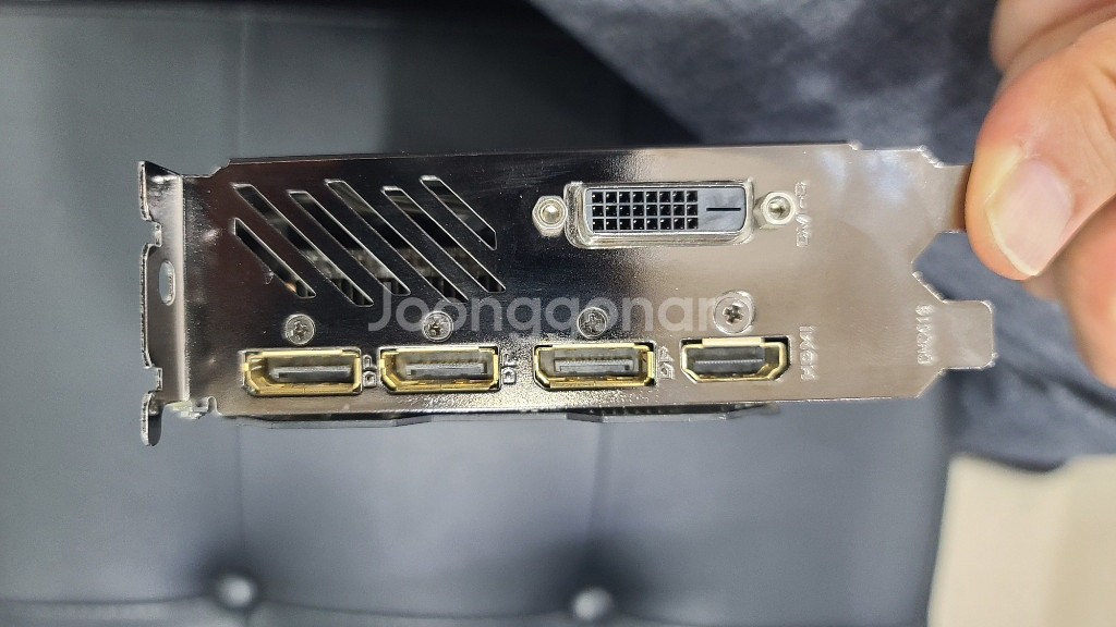 기가바이트 RX570 4G--4