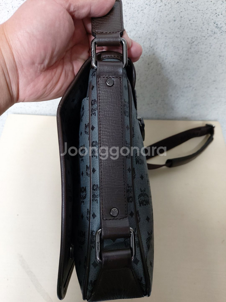 MCM 남성크로스백--3