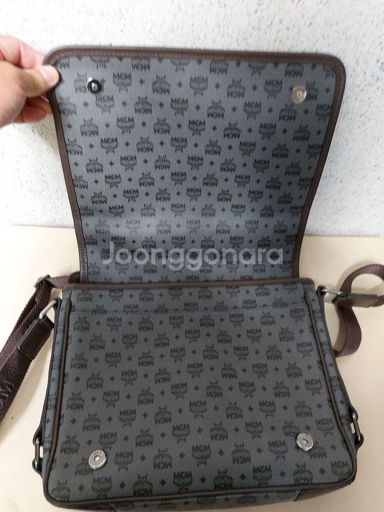 MCM 남성크로스백--4