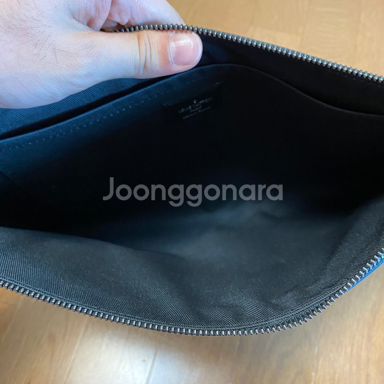 루이비통보쉐트아폴로 클러치--9