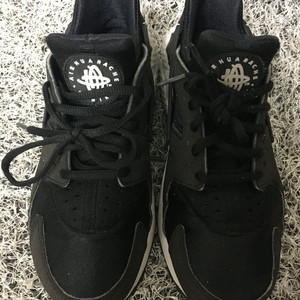 235 나이키 허라취