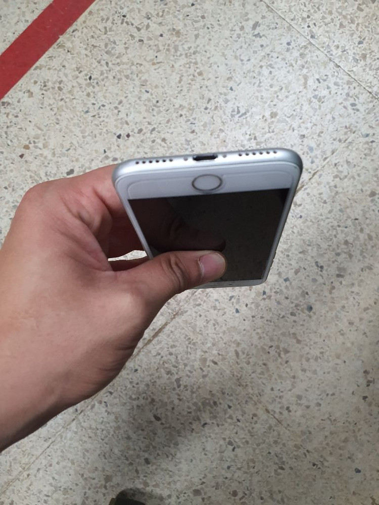 아이폰8 64g 실버색상 판매 합니다.--5