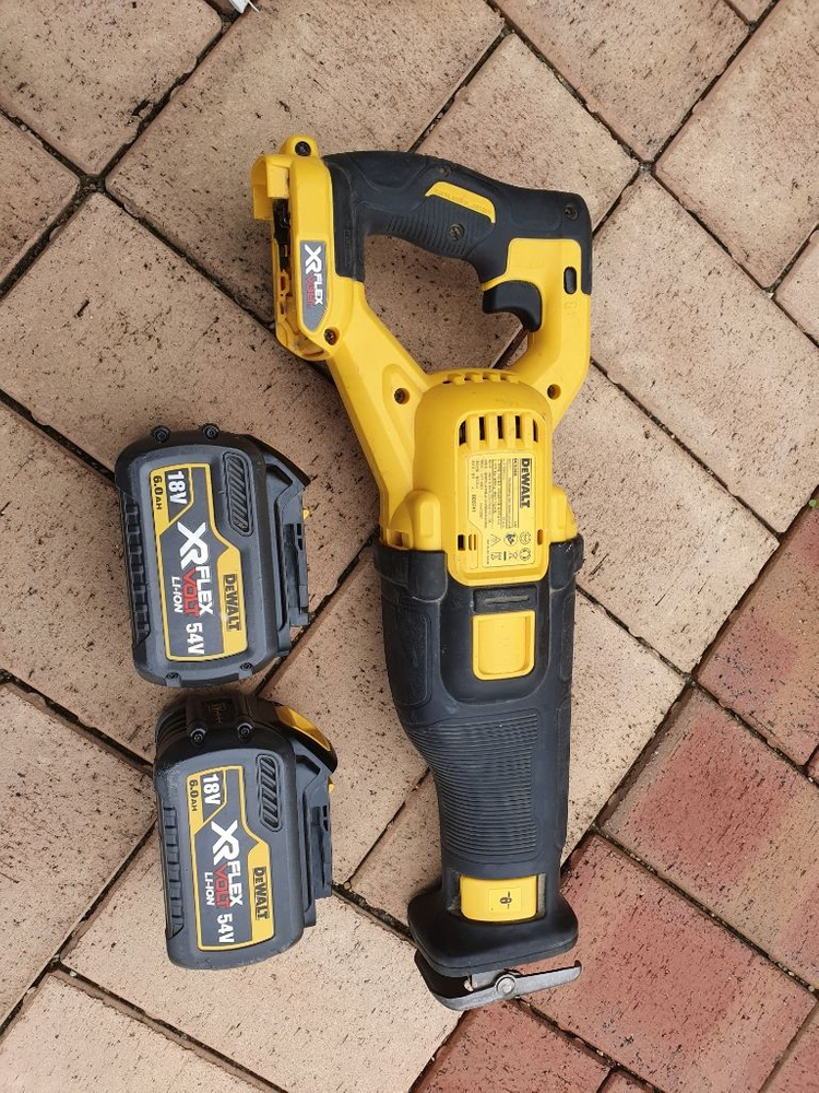 디월트컷소 54v 388--1