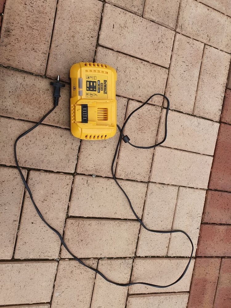 디월트컷소 54v 388--2