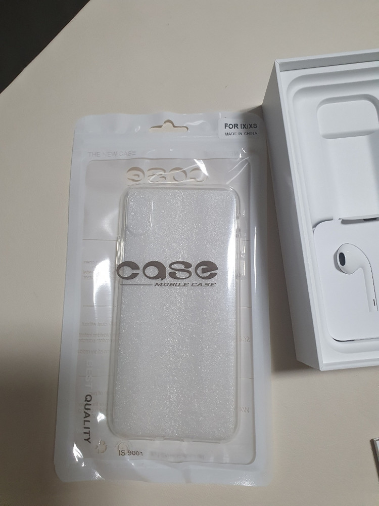 아이폰xs 64g골드s급 풀박스(충전기x)마지막가격인하--9