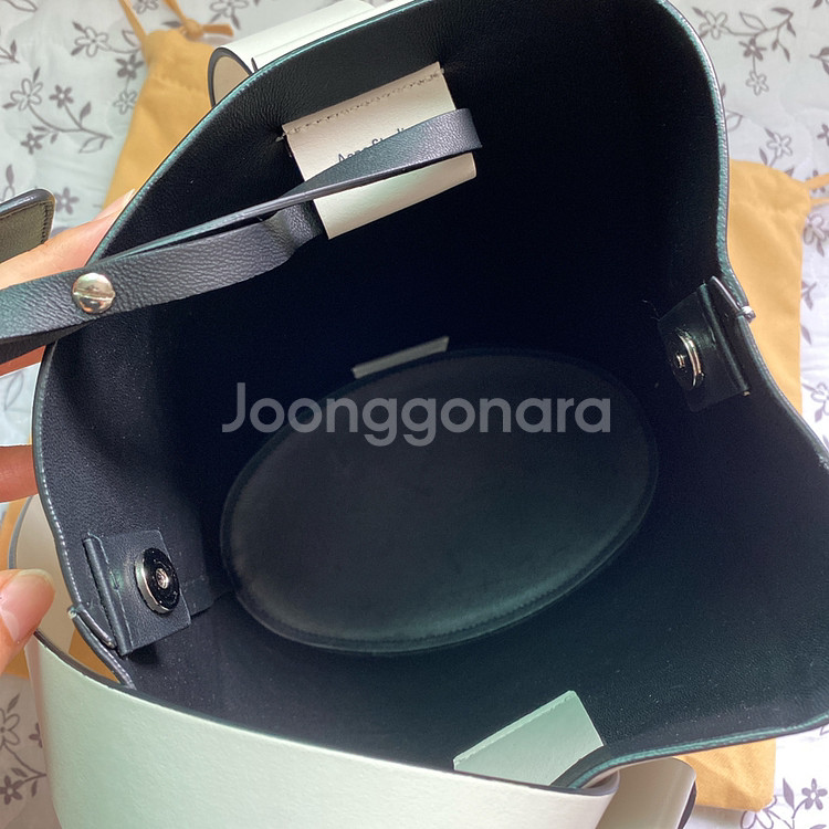 아크네 무수비 백팩 화이트--9