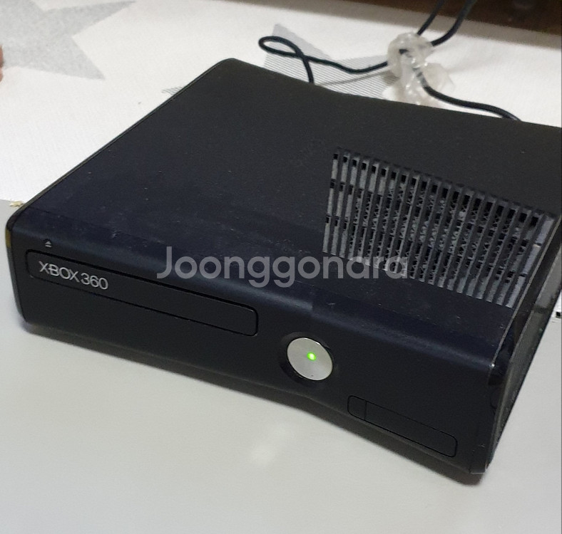 xbox360본체 + 키넥트 + 조이스틱3개--3
