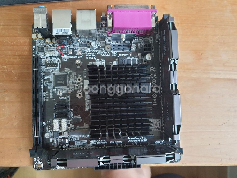 기가바이트 j4005 d2p메인보드와 8기가 x 2개--5