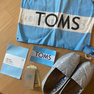 Toms 실버 새신발