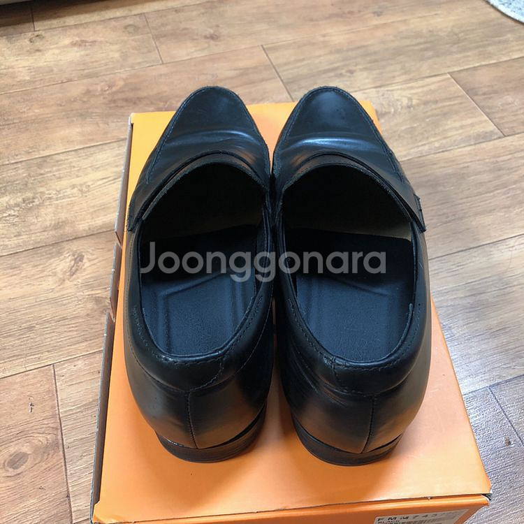 soda 남자 페니로퍼 정가 24만원에 산 제품 팝니다--2