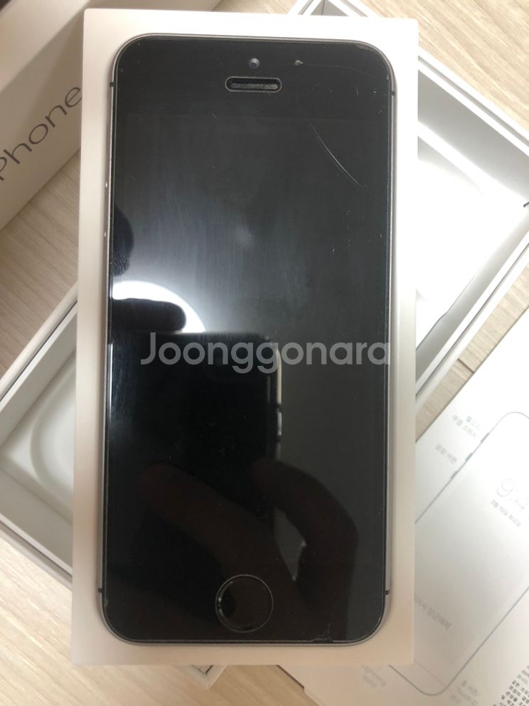 아이폰se1 64gb 스페이스그레이 팝니다.--6