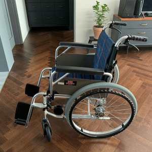 미키 코리아 알루미늄 경량 휠체어 팝니다