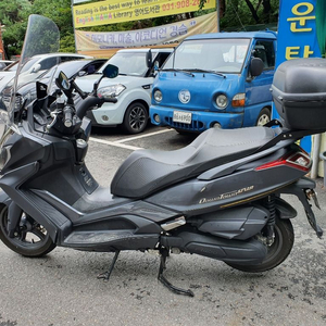 킴코 다운타운 2016년식 신형 125i탑박스 튜닝판매