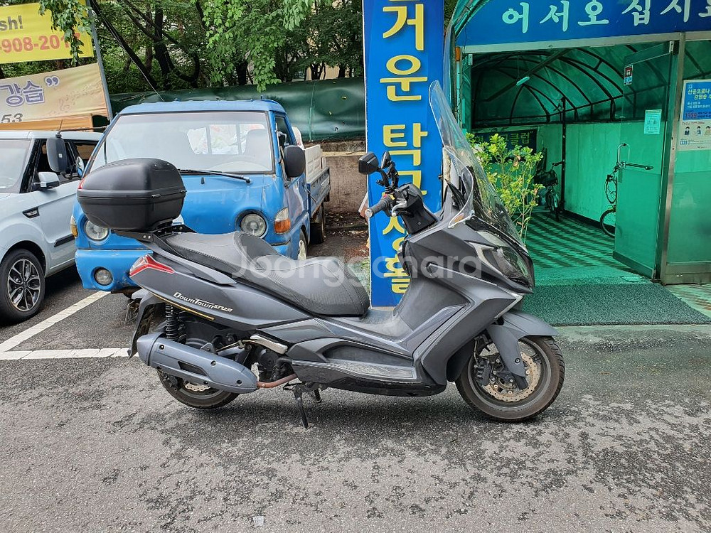 킴코 다운타운 2016년식 신형 125i탑박스 튜닝판매--1