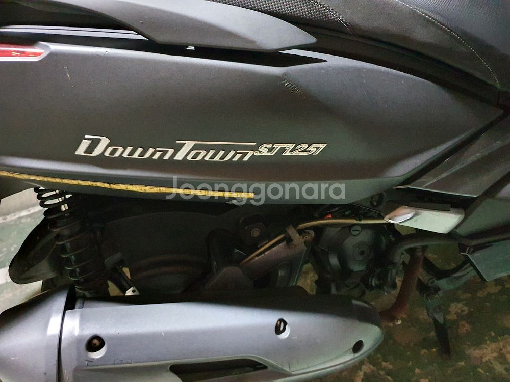 킴코 다운타운 2016년식 신형 125i탑박스 튜닝판매--3