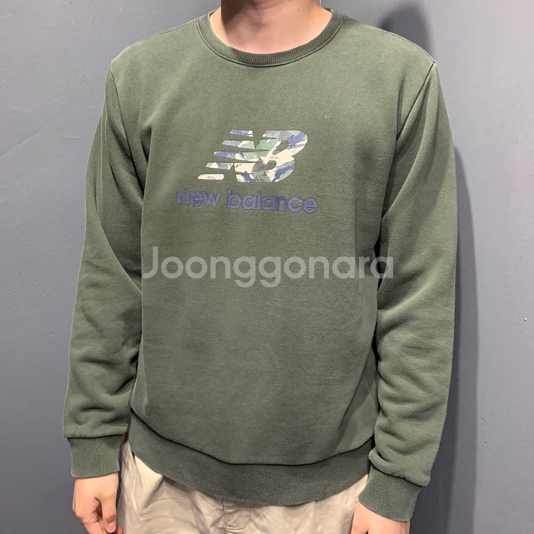 뉴발란스 카모 맨투맨--0