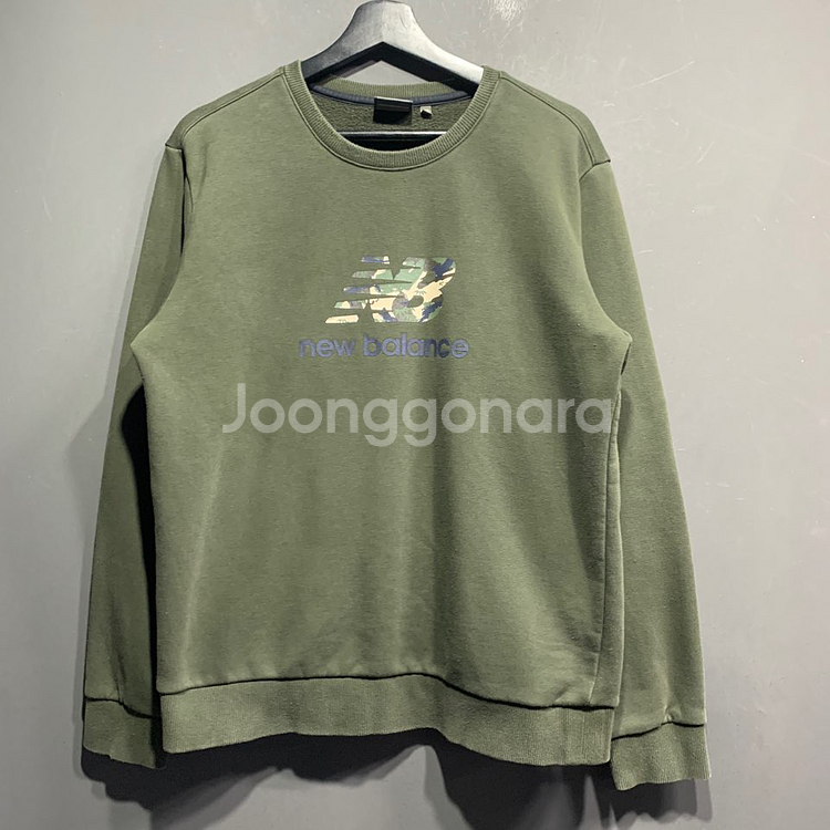 뉴발란스 카모 맨투맨--1