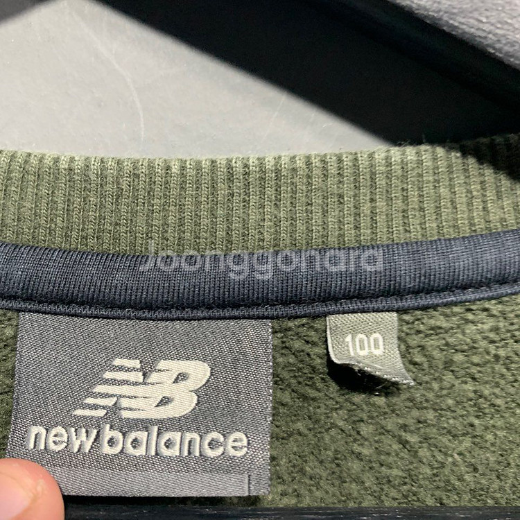 뉴발란스 카모 맨투맨--5