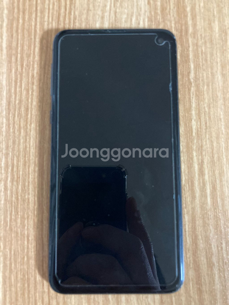 갤럭시s10e 블랙 128GB 팝니다(찍힘,깨짐있음)--0