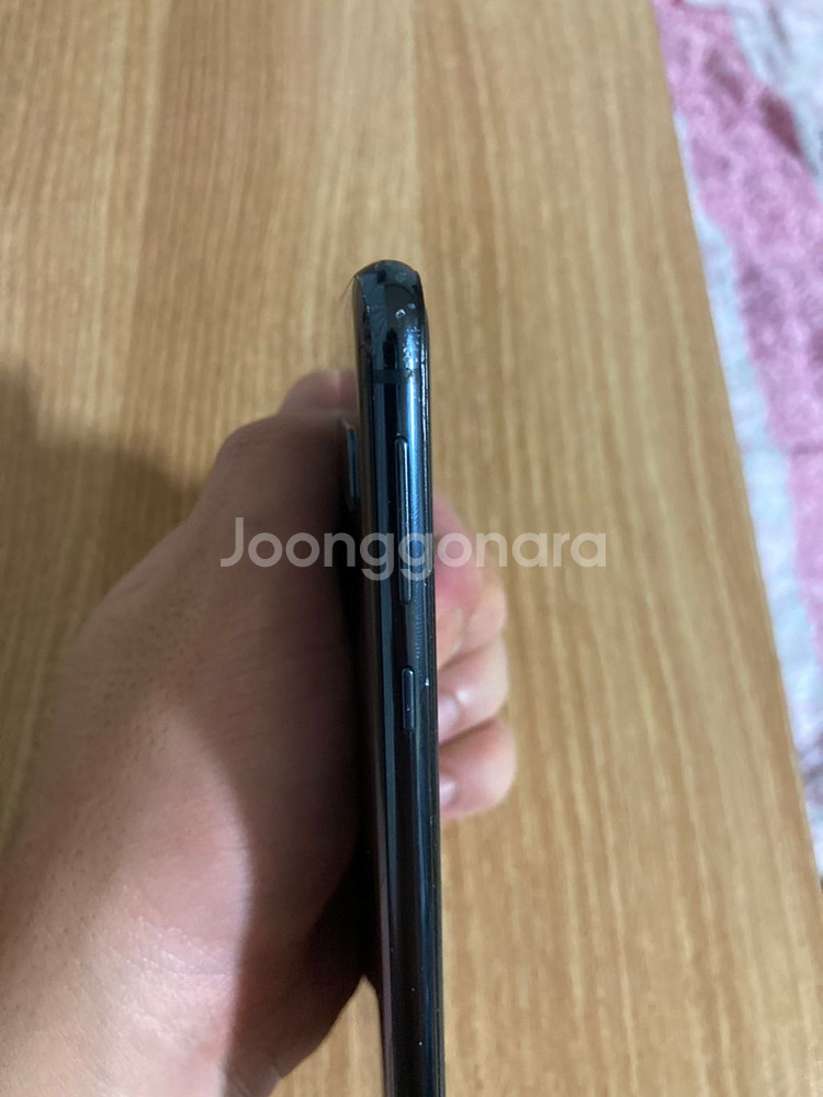 갤럭시s10e 블랙 128GB 팝니다(찍힘,깨짐있음)--5