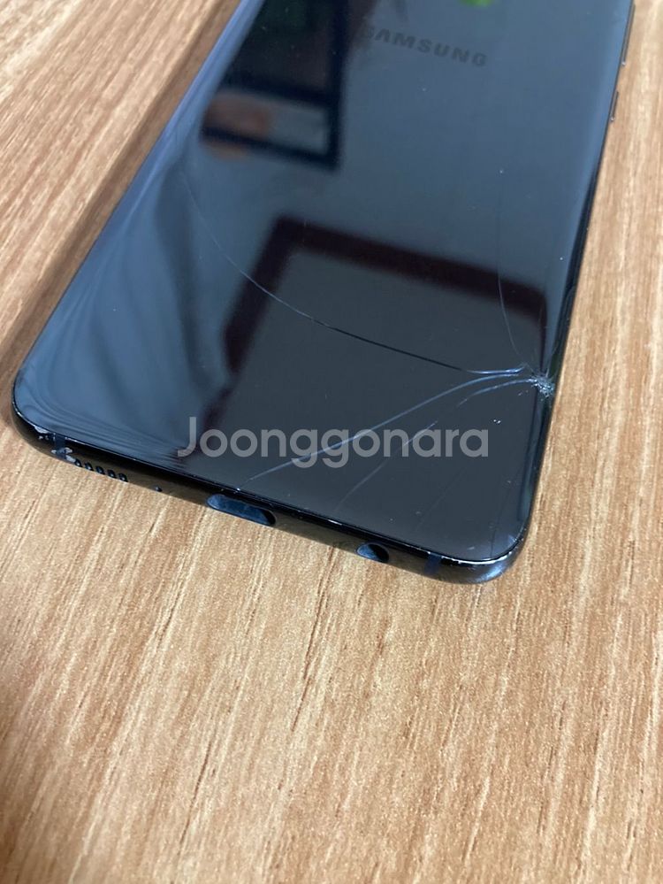 갤럭시s10e 블랙 128GB 팝니다(찍힘,깨짐있음)--7