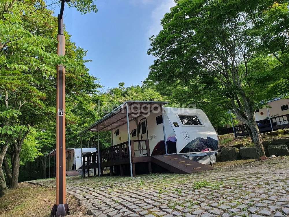 덕유산 국립공원 카라반(6인실) 양도(8.17~18)--0