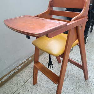 유아 식탁의자 나눔합니다.