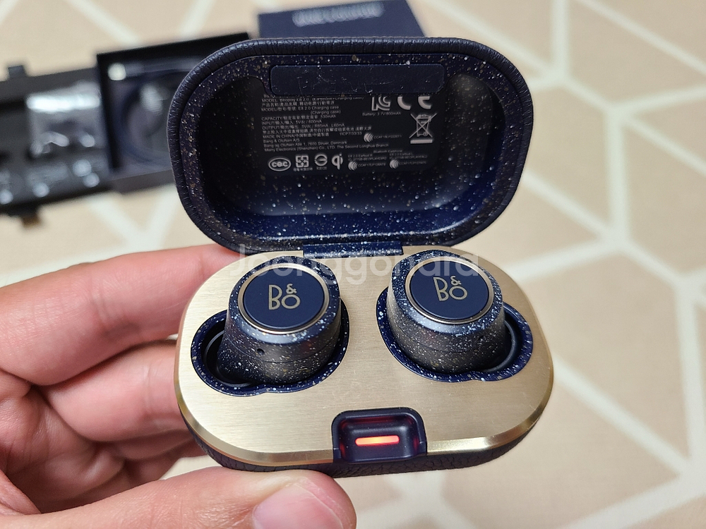 뱅앤올룹슨 E8 2.0--0