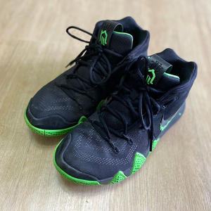 나이키 농구화 “KYRIE 4 halloween”