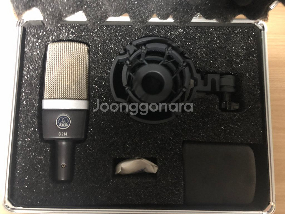 akg c214 콘덴서 마이크 판매합니다.--1