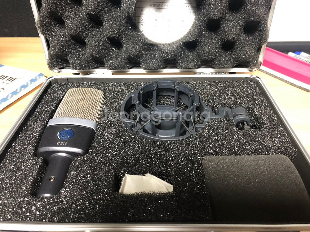 akg c214 콘덴서 마이크 판매합니다.--2