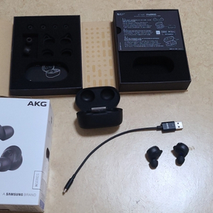 AKG N400 중고 팝니다(풀박)