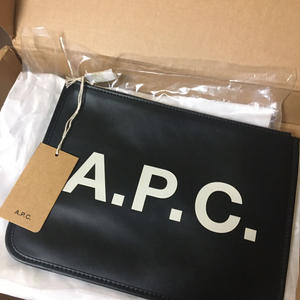 A.P.C 아페쎄 로고 클러치